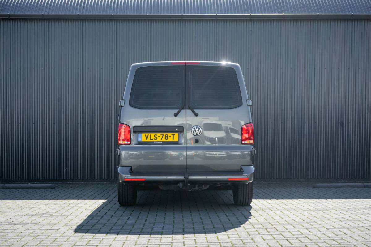 Volkswagen Transporter Volkswagen Transporter T6.1 2.0 TDI BULLI | L1H1 | 150PK | LED | Automaat | Camera | Carplay | PDC | Trekhaak