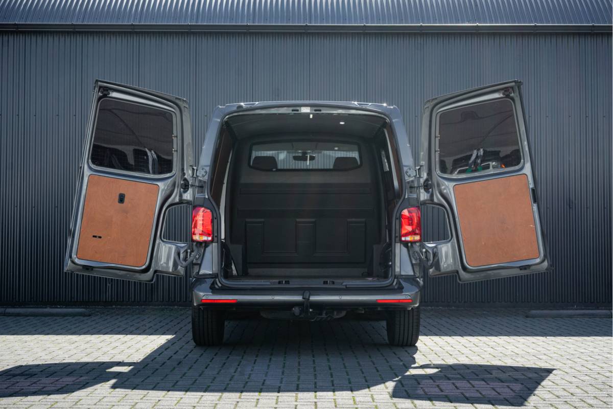 Volkswagen Transporter Volkswagen Transporter T6.1 2.0 TDI BULLI | L1H1 | 150PK | LED | Automaat | Camera | Carplay | PDC | Trekhaak