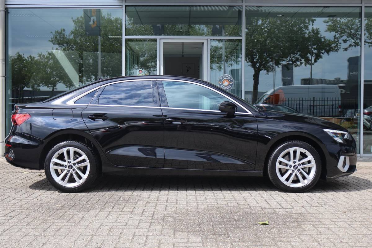 Audi A3 Audi A3 Limousine 30 TFSI Business Edition 110pk I Navigatie I Carplay I Cruise I LED  | Virtual | Parkeersensoren