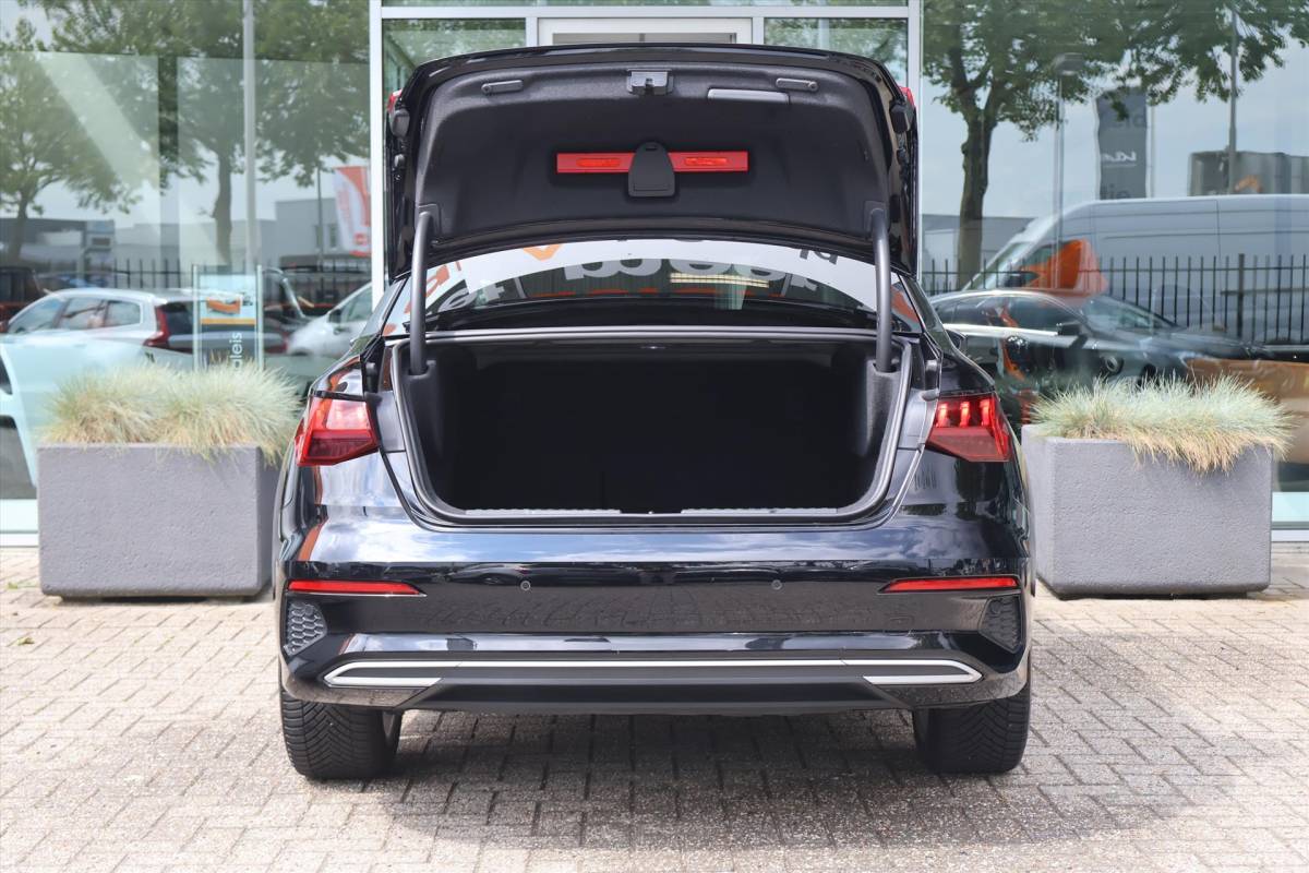 Audi A3 Audi A3 Limousine 30 TFSI Business Edition 110pk I Navigatie I Carplay I Cruise I LED  | Virtual | Parkeersensoren
