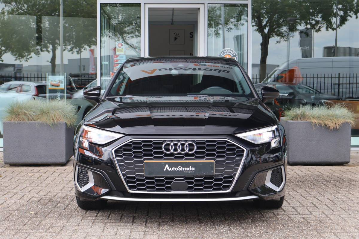Audi A3 Audi A3 Limousine 30 TFSI Business Edition 110pk I Navigatie I Carplay I Cruise I LED  | Virtual | Parkeersensoren