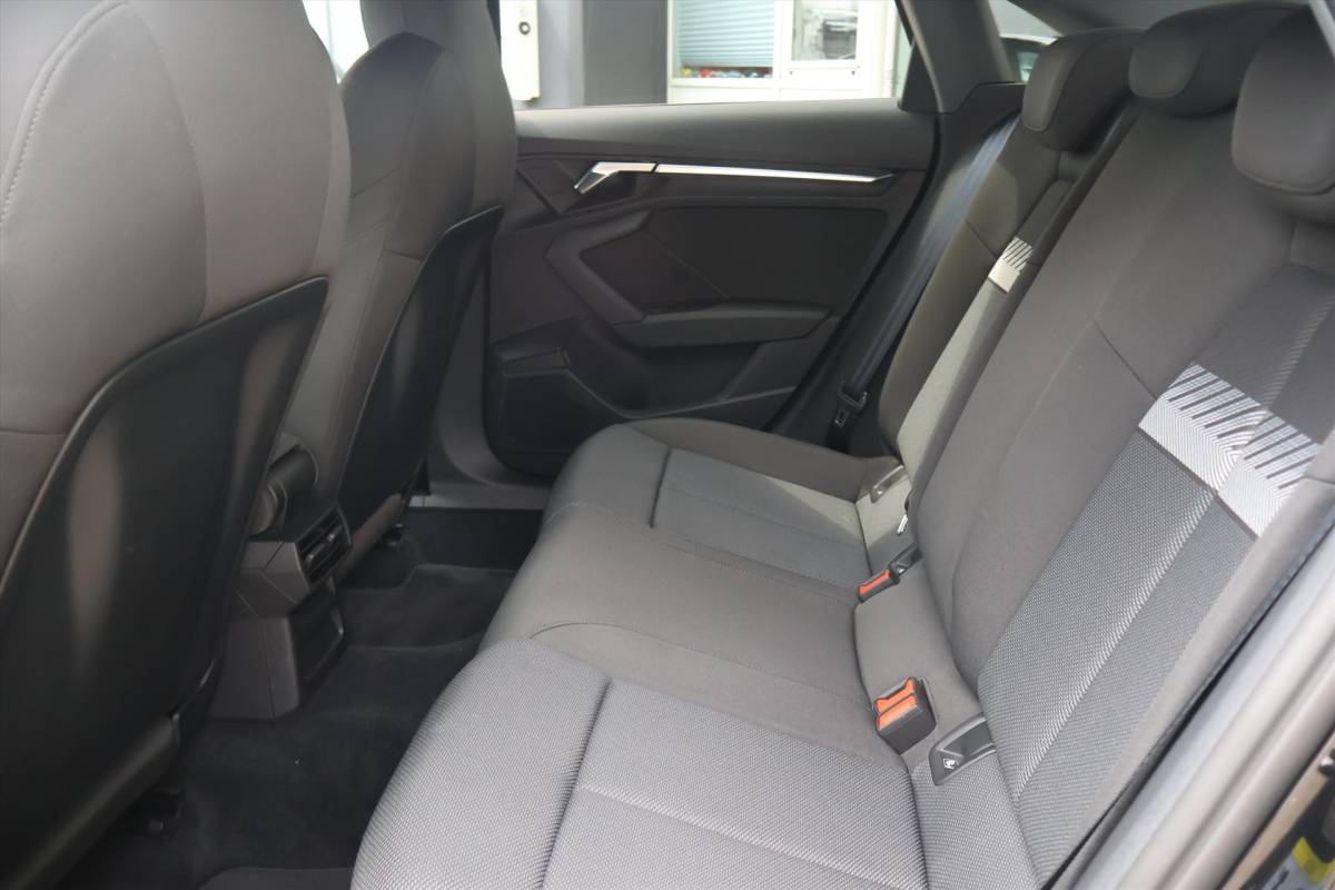 Audi A3 Audi A3 Limousine 30 TFSI Business Edition 110pk I Navigatie I Carplay I Cruise I LED  | Virtual | Parkeersensoren