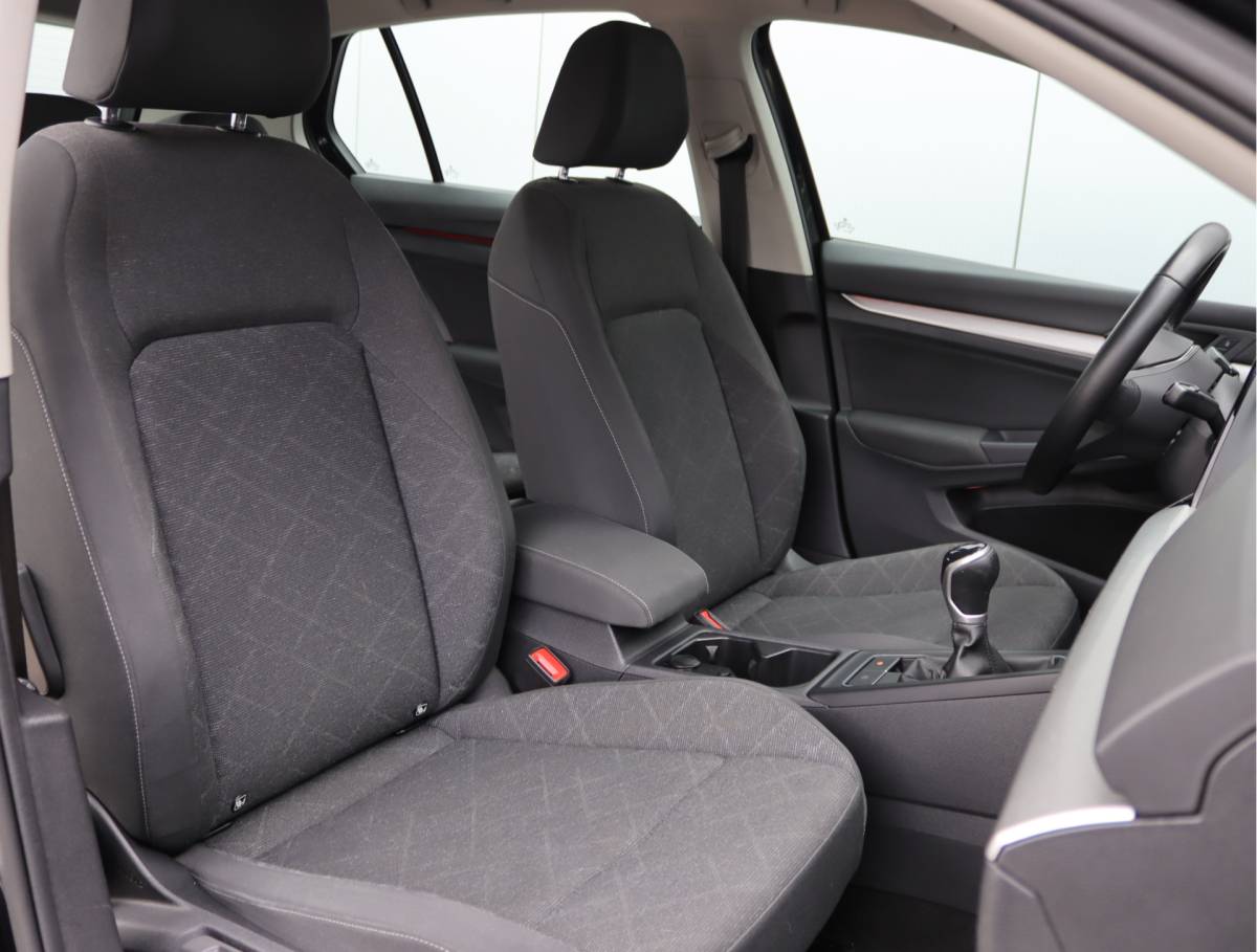 Volkswagen Golf Volkswagen Golf 1.5 TSI Life | Stoel/stuurverwarming | Keyless | Camera
