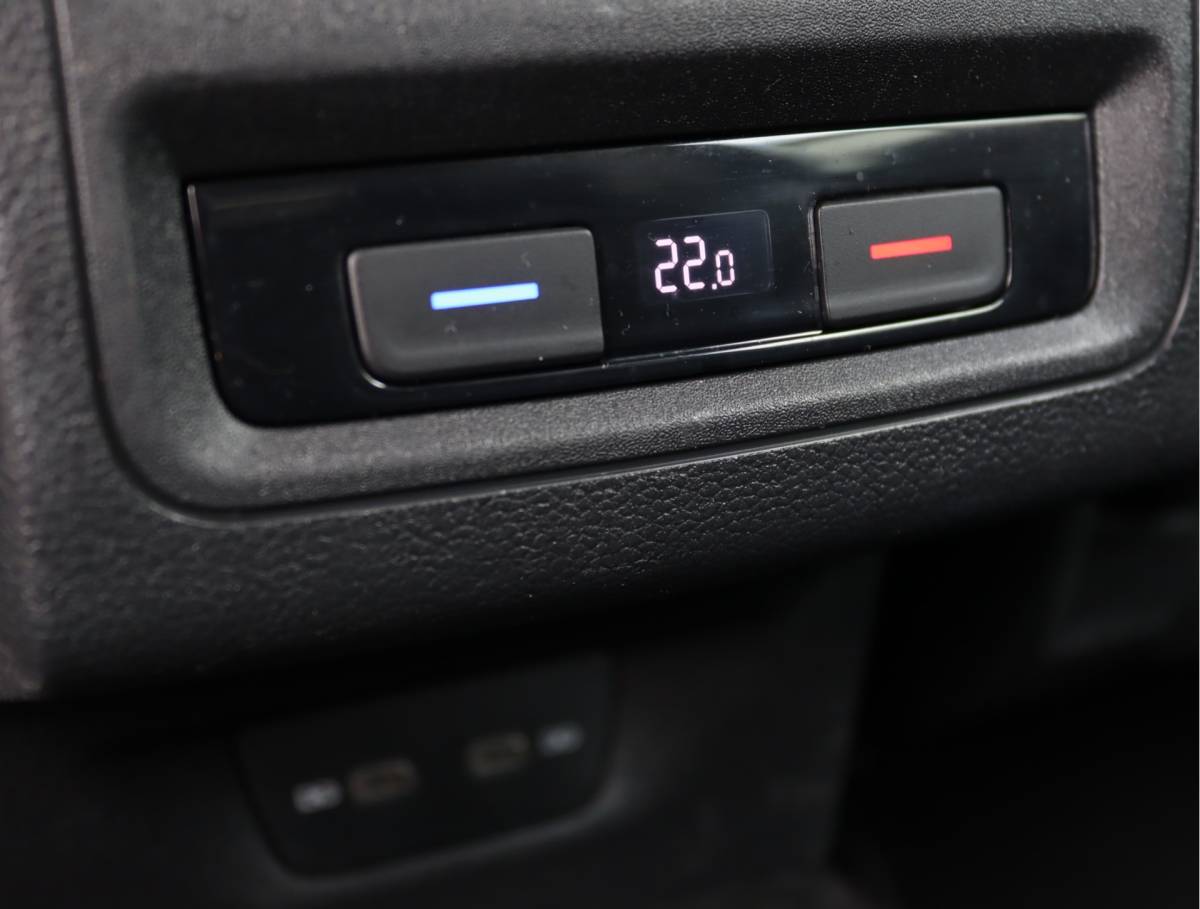 Volkswagen Golf Volkswagen Golf 1.5 TSI Life | Stoel/stuurverwarming | Keyless | Camera