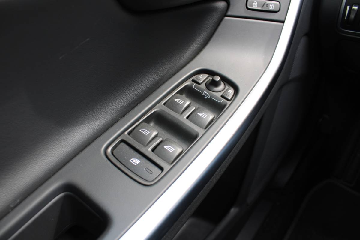 Volvo V60 Volvo V60 D4 191PK Business Sport | Org. NL | Verw. Voorstoelen | Cruise Control | Trekhaak | Navi | Clima |