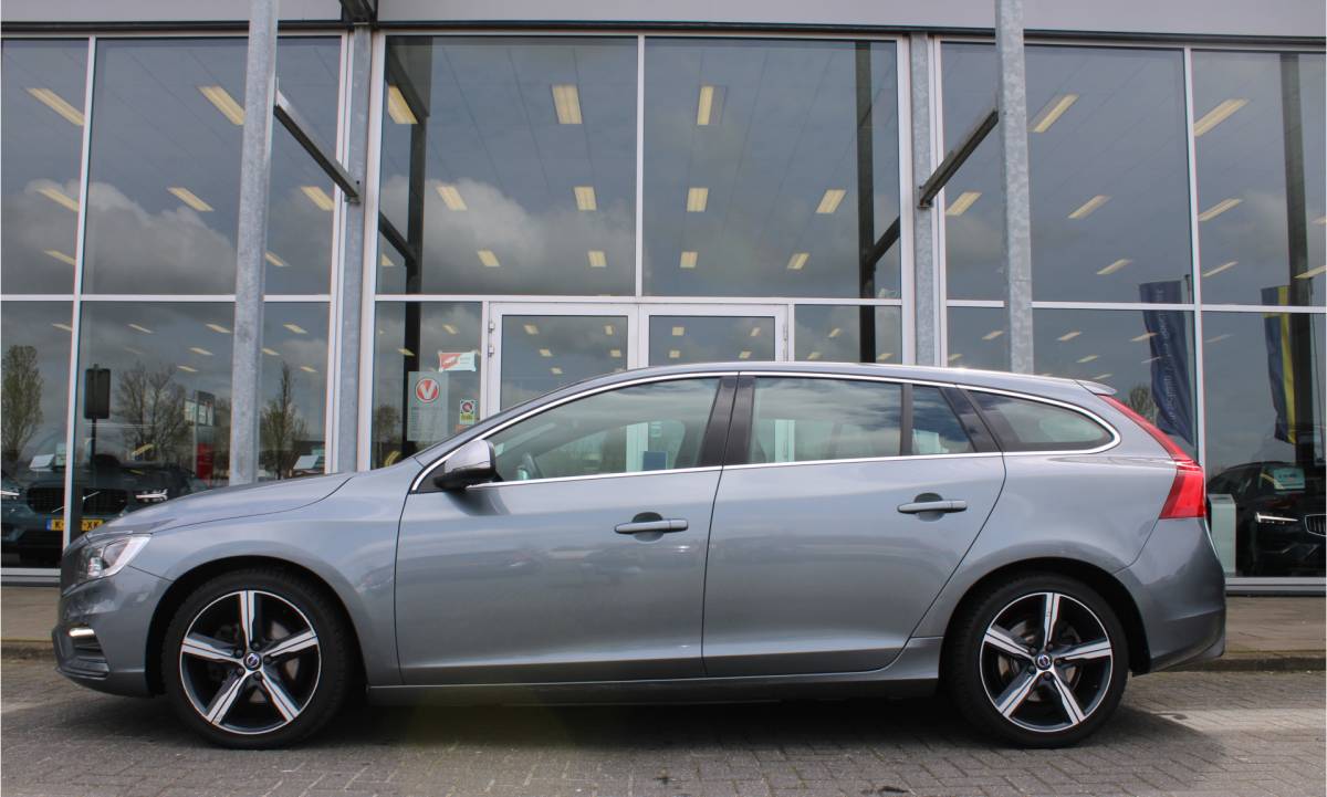 Volvo V60 Volvo V60 D4 191PK Business Sport | Org. NL | Verw. Voorstoelen | Cruise Control | Trekhaak | Navi | Clima |