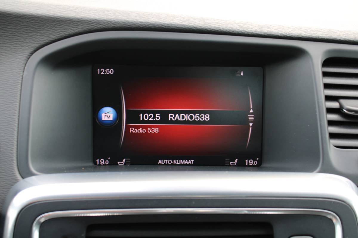 Volvo V60 Volvo V60 D4 191PK Business Sport | Org. NL | Verw. Voorstoelen | Cruise Control | Trekhaak | Navi | Clima |