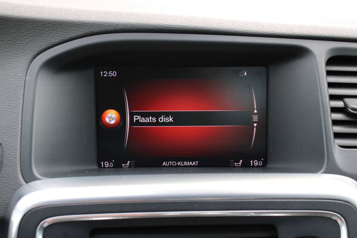 Volvo V60 Volvo V60 D4 191PK Business Sport | Org. NL | Verw. Voorstoelen | Cruise Control | Trekhaak | Navi | Clima |