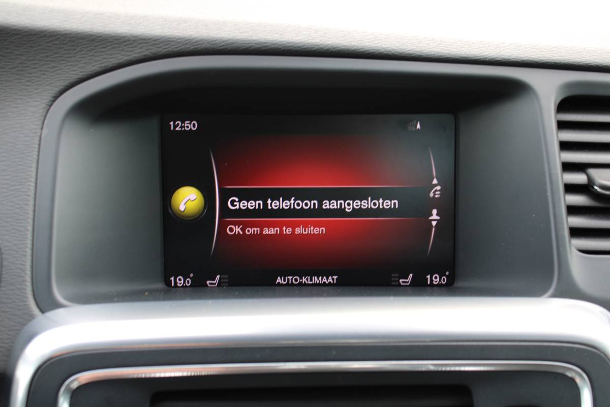 Volvo V60 Volvo V60 D4 191PK Business Sport | Org. NL | Verw. Voorstoelen | Cruise Control | Trekhaak | Navi | Clima |