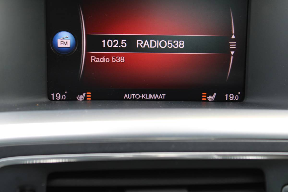 Volvo V60 Volvo V60 D4 191PK Business Sport | Org. NL | Verw. Voorstoelen | Cruise Control | Trekhaak | Navi | Clima |
