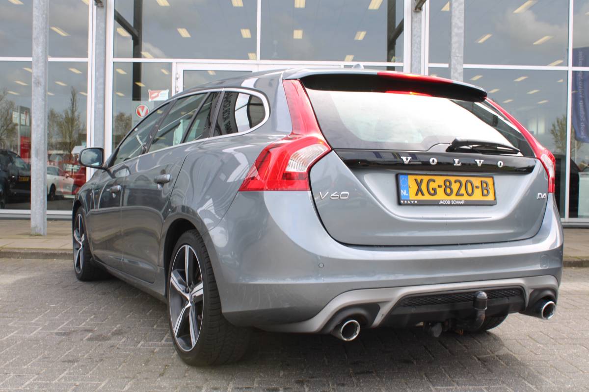 Volvo V60 Volvo V60 D4 191PK Business Sport | Org. NL | Verw. Voorstoelen | Cruise Control | Trekhaak | Navi | Clima |