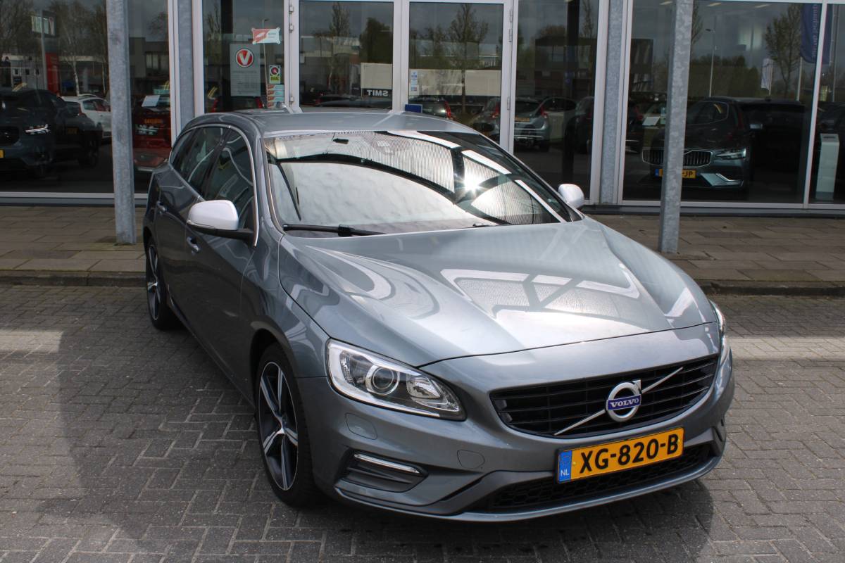 Volvo V60 Volvo V60 D4 191PK Business Sport | Org. NL | Verw. Voorstoelen | Cruise Control | Trekhaak | Navi | Clima |