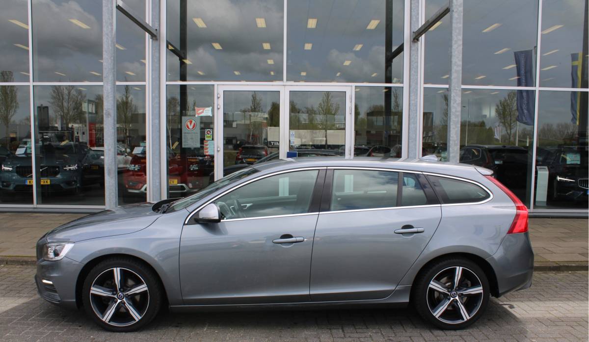 Volvo V60 Volvo V60 D4 191PK Business Sport | Org. NL | Verw. Voorstoelen | Cruise Control | Trekhaak | Navi | Clima |