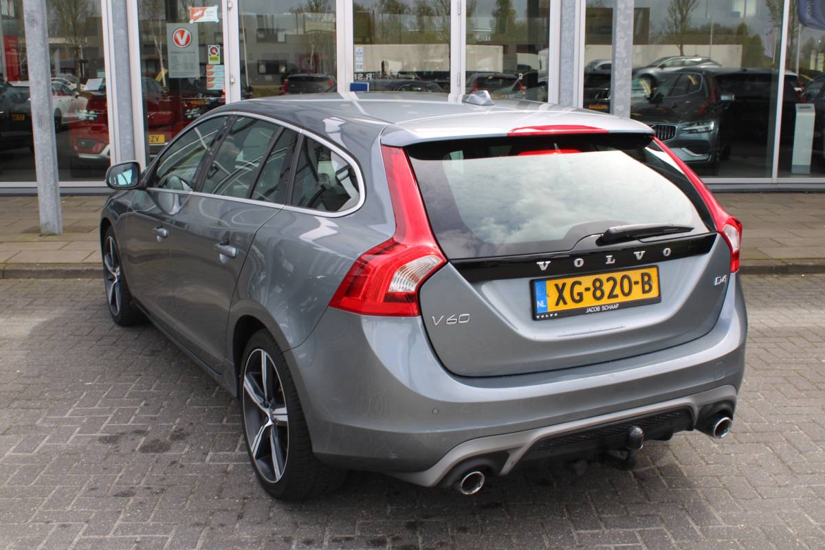 Volvo V60 Volvo V60 D4 191PK Business Sport | Org. NL | Verw. Voorstoelen | Cruise Control | Trekhaak | Navi | Clima |