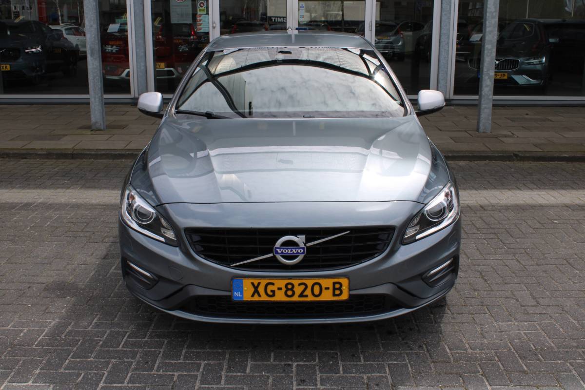 Volvo V60 Volvo V60 D4 191PK Business Sport | Org. NL | Verw. Voorstoelen | Cruise Control | Trekhaak | Navi | Clima |