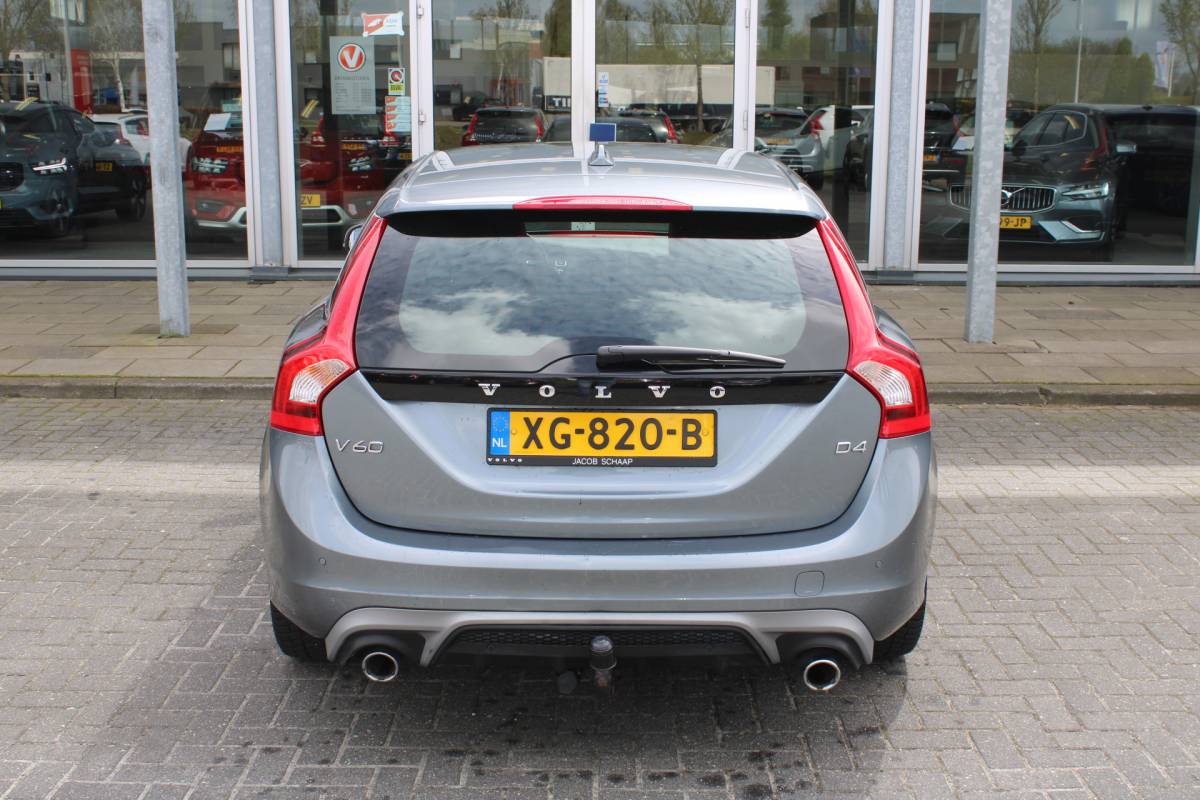 Volvo V60 Volvo V60 D4 191PK Business Sport | Org. NL | Verw. Voorstoelen | Cruise Control | Trekhaak | Navi | Clima |
