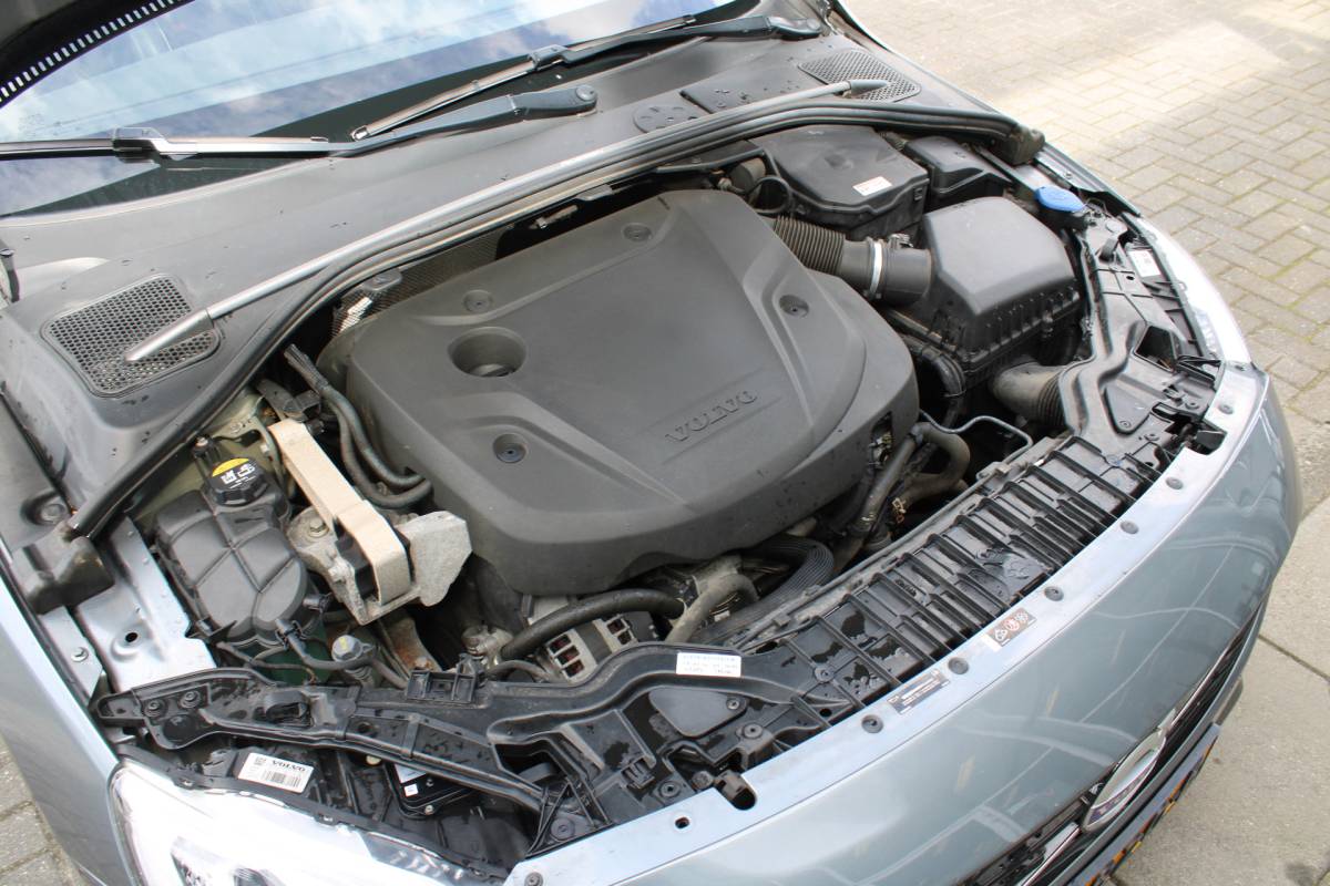 Volvo V60 Volvo V60 D4 191PK Business Sport | Org. NL | Verw. Voorstoelen | Cruise Control | Trekhaak | Navi | Clima |