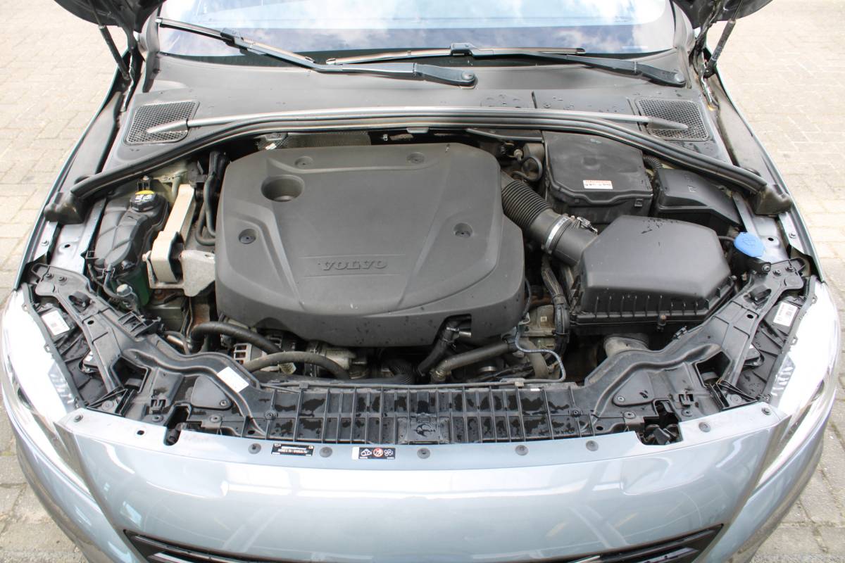 Volvo V60 Volvo V60 D4 191PK Business Sport | Org. NL | Verw. Voorstoelen | Cruise Control | Trekhaak | Navi | Clima |