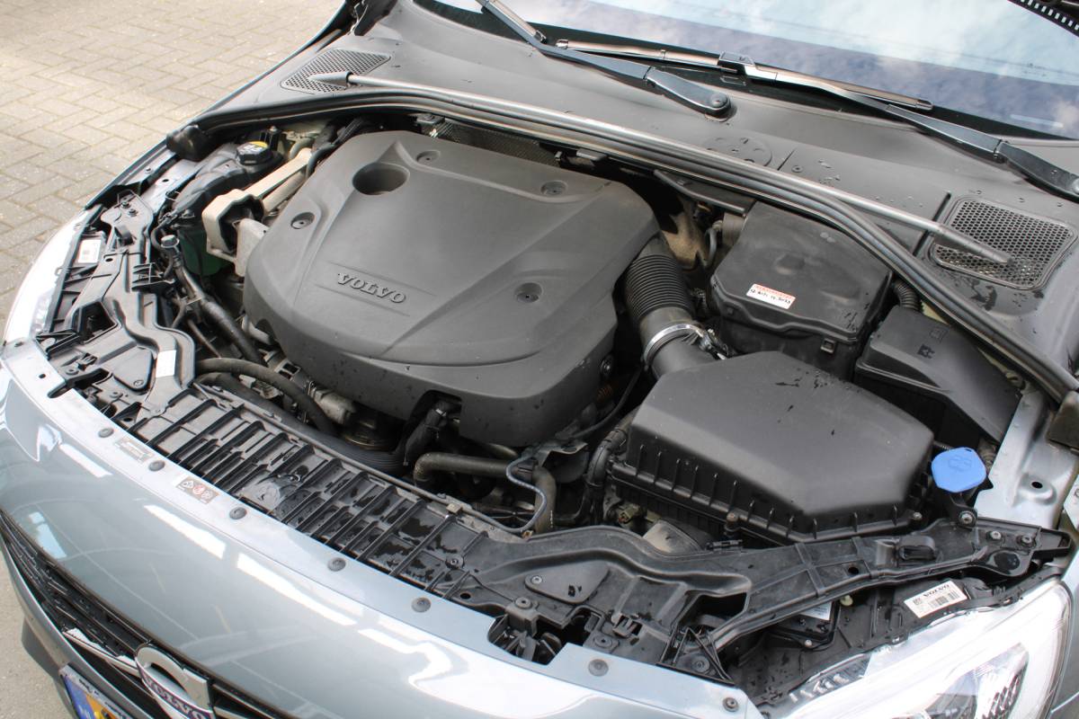 Volvo V60 Volvo V60 D4 191PK Business Sport | Org. NL | Verw. Voorstoelen | Cruise Control | Trekhaak | Navi | Clima |