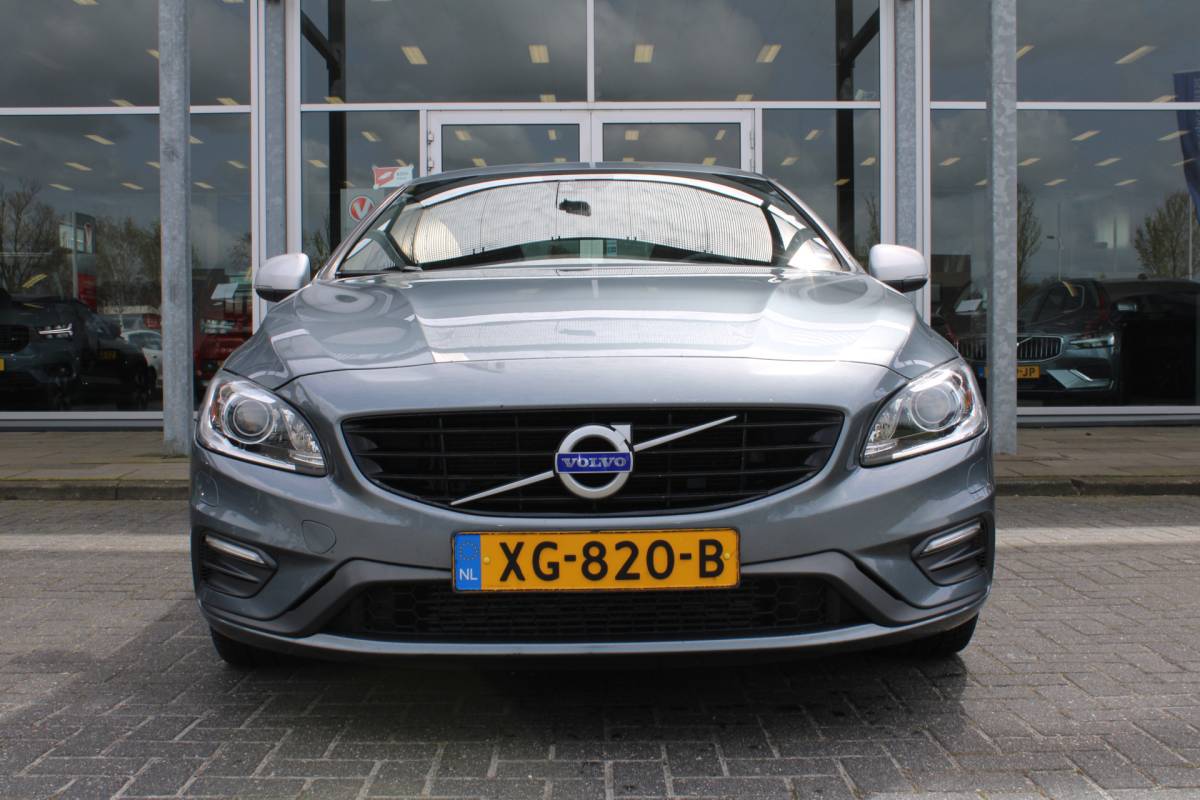 Volvo V60 Volvo V60 D4 191PK Business Sport | Org. NL | Verw. Voorstoelen | Cruise Control | Trekhaak | Navi | Clima |