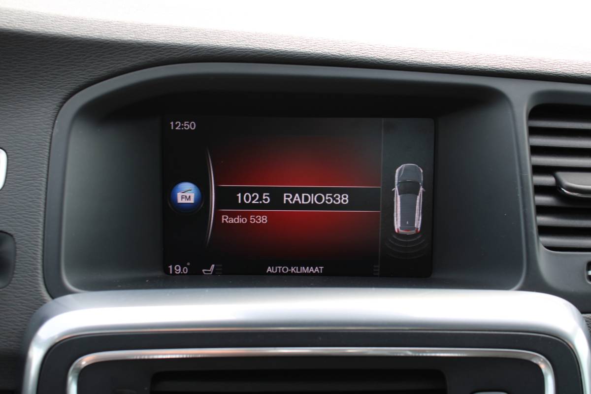 Volvo V60 Volvo V60 D4 191PK Business Sport | Org. NL | Verw. Voorstoelen | Cruise Control | Trekhaak | Navi | Clima |