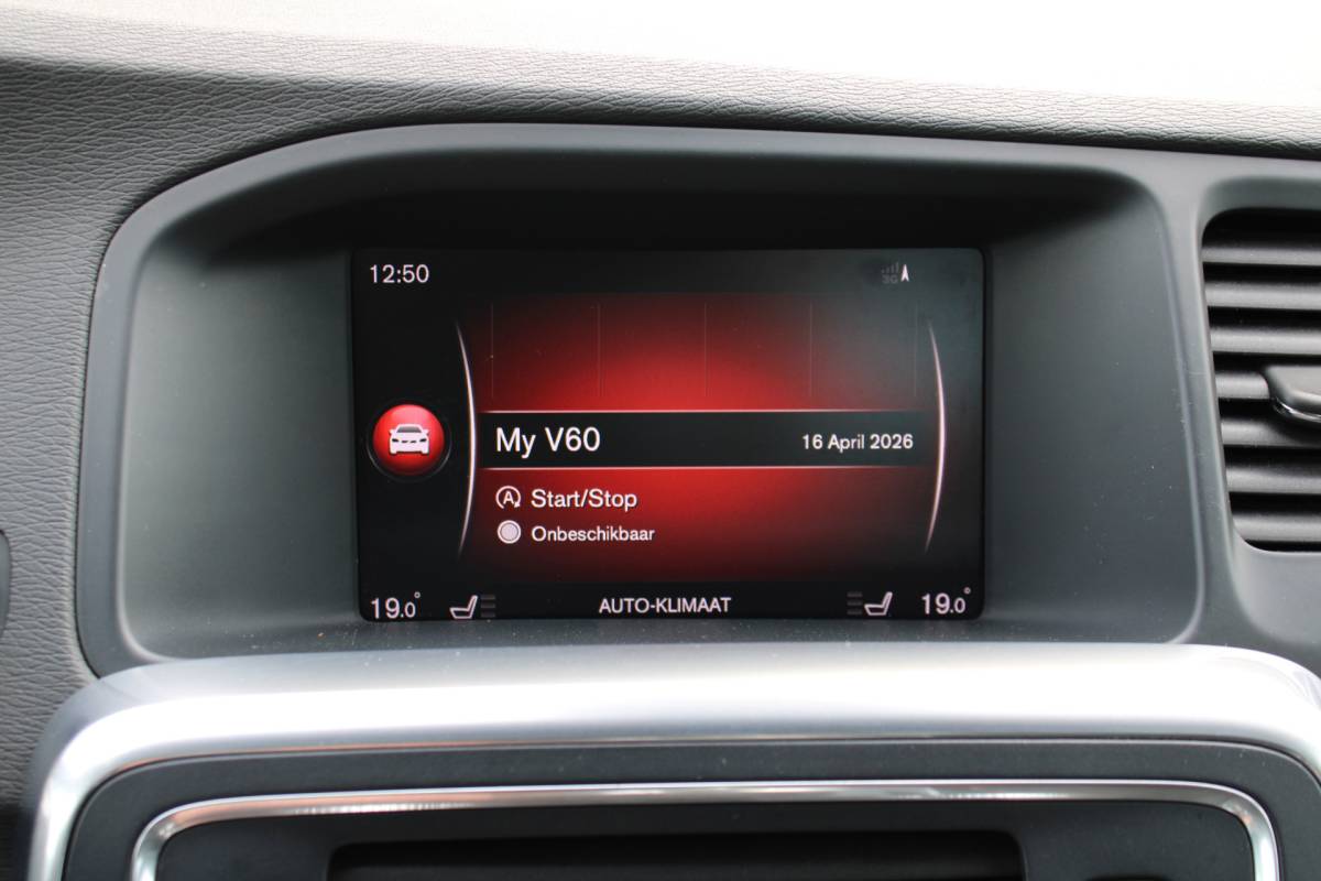 Volvo V60 Volvo V60 D4 191PK Business Sport | Org. NL | Verw. Voorstoelen | Cruise Control | Trekhaak | Navi | Clima |