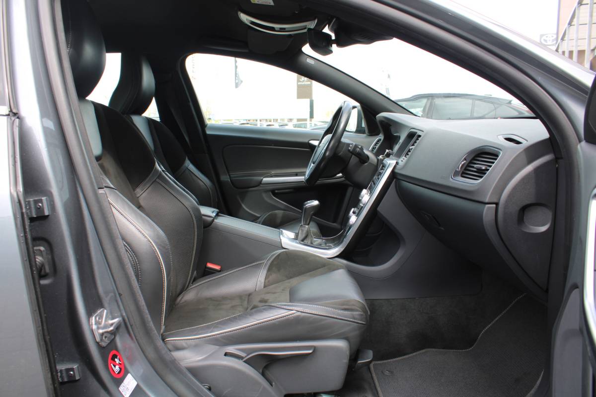 Volvo V60 Volvo V60 D4 191PK Business Sport | Org. NL | Verw. Voorstoelen | Cruise Control | Trekhaak | Navi | Clima |
