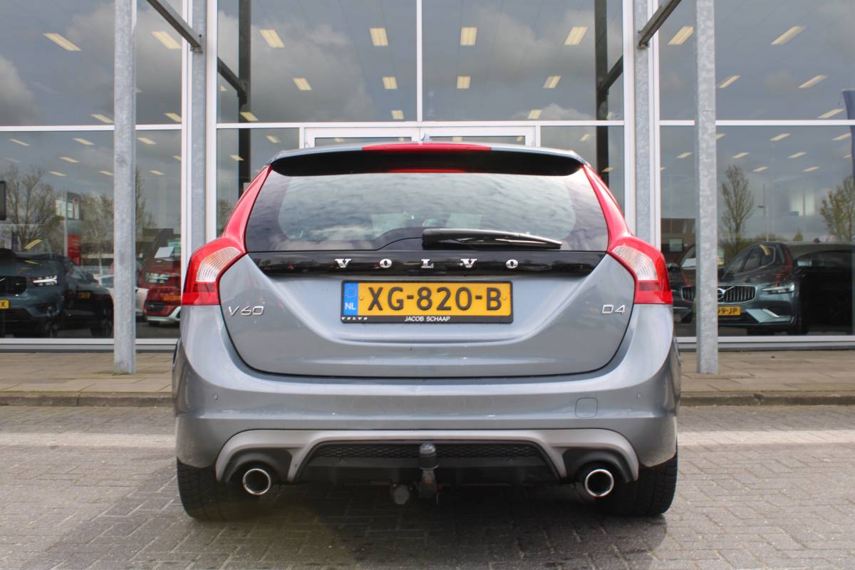 Volvo V60 Volvo V60 D4 191PK Business Sport | Org. NL | Verw. Voorstoelen | Cruise Control | Trekhaak | Navi | Clima |