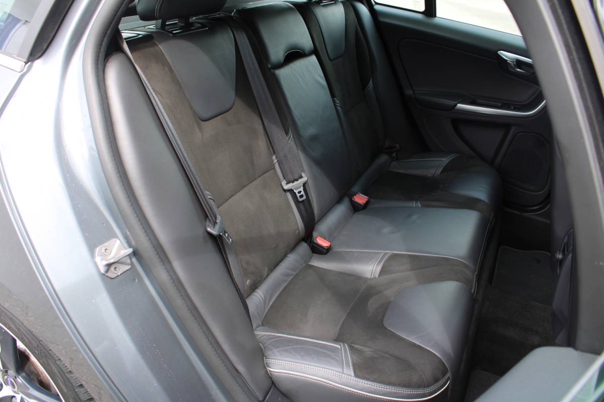 Volvo V60 Volvo V60 D4 191PK Business Sport | Org. NL | Verw. Voorstoelen | Cruise Control | Trekhaak | Navi | Clima |
