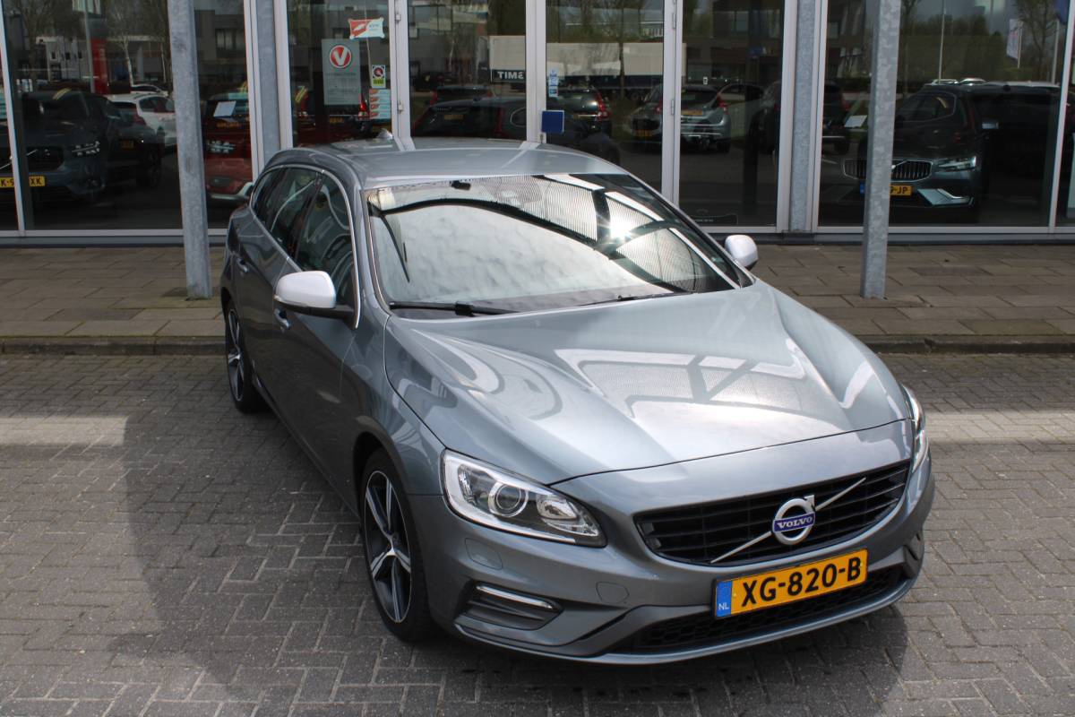 Volvo V60 Volvo V60 D4 191PK Business Sport | Org. NL | Verw. Voorstoelen | Cruise Control | Trekhaak | Navi | Clima |