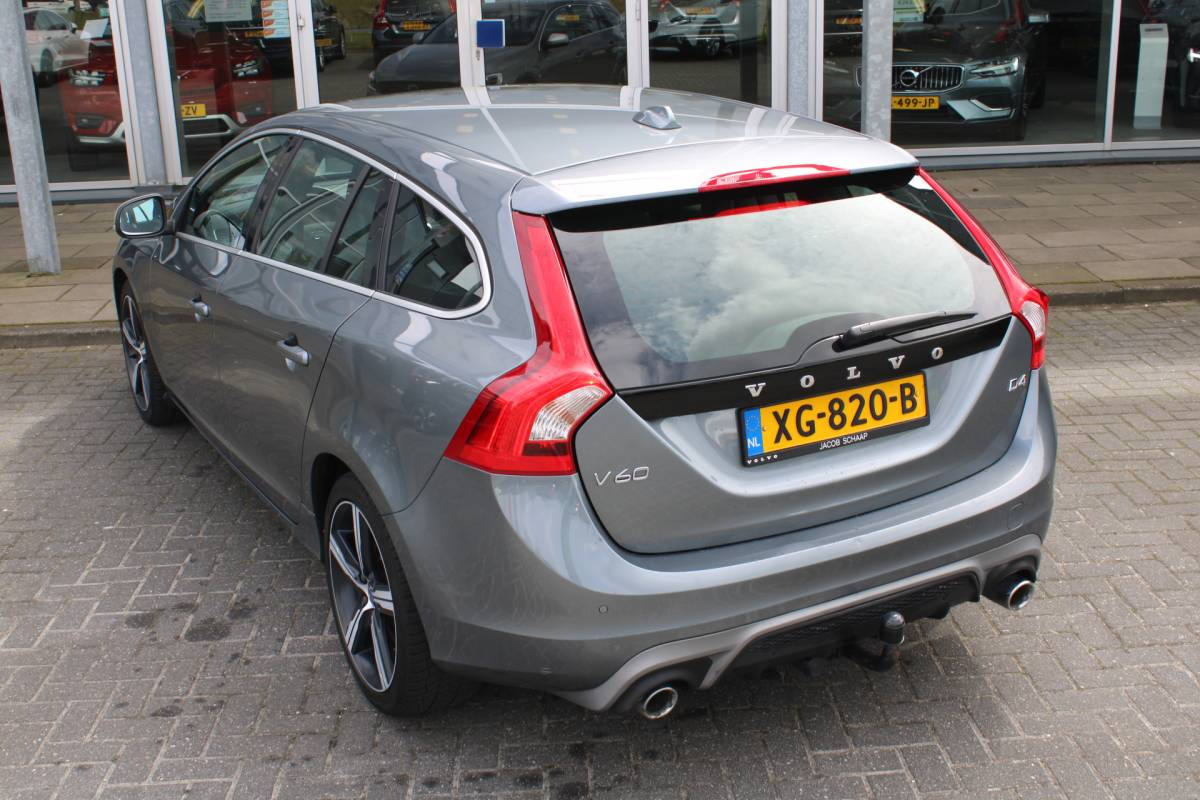 Volvo V60 Volvo V60 D4 191PK Business Sport | Org. NL | Verw. Voorstoelen | Cruise Control | Trekhaak | Navi | Clima |