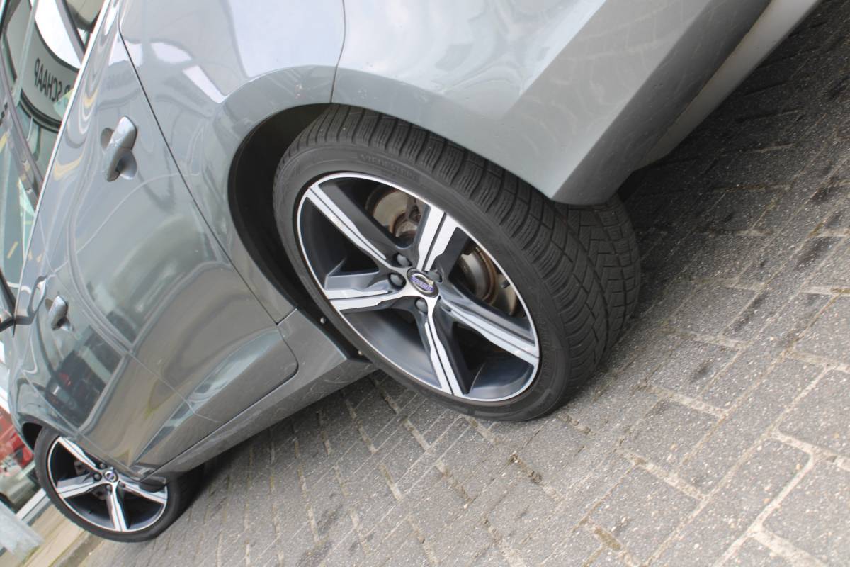 Volvo V60 Volvo V60 D4 191PK Business Sport | Org. NL | Verw. Voorstoelen | Cruise Control | Trekhaak | Navi | Clima |