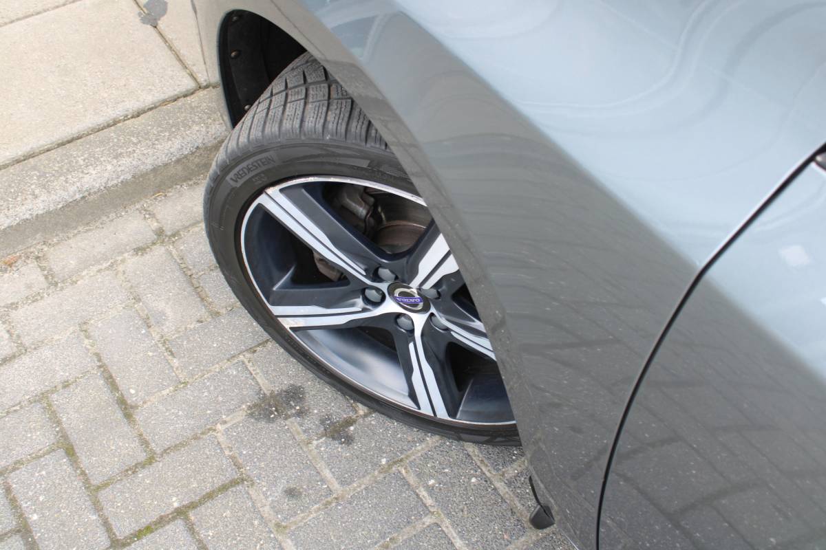 Volvo V60 Volvo V60 D4 191PK Business Sport | Org. NL | Verw. Voorstoelen | Cruise Control | Trekhaak | Navi | Clima |