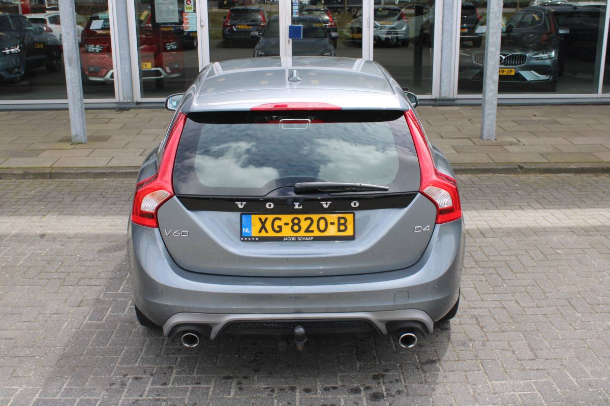 Volvo V60 Volvo V60 D4 191PK Business Sport | Org. NL | Verw. Voorstoelen | Cruise Control | Trekhaak | Navi | Clima |