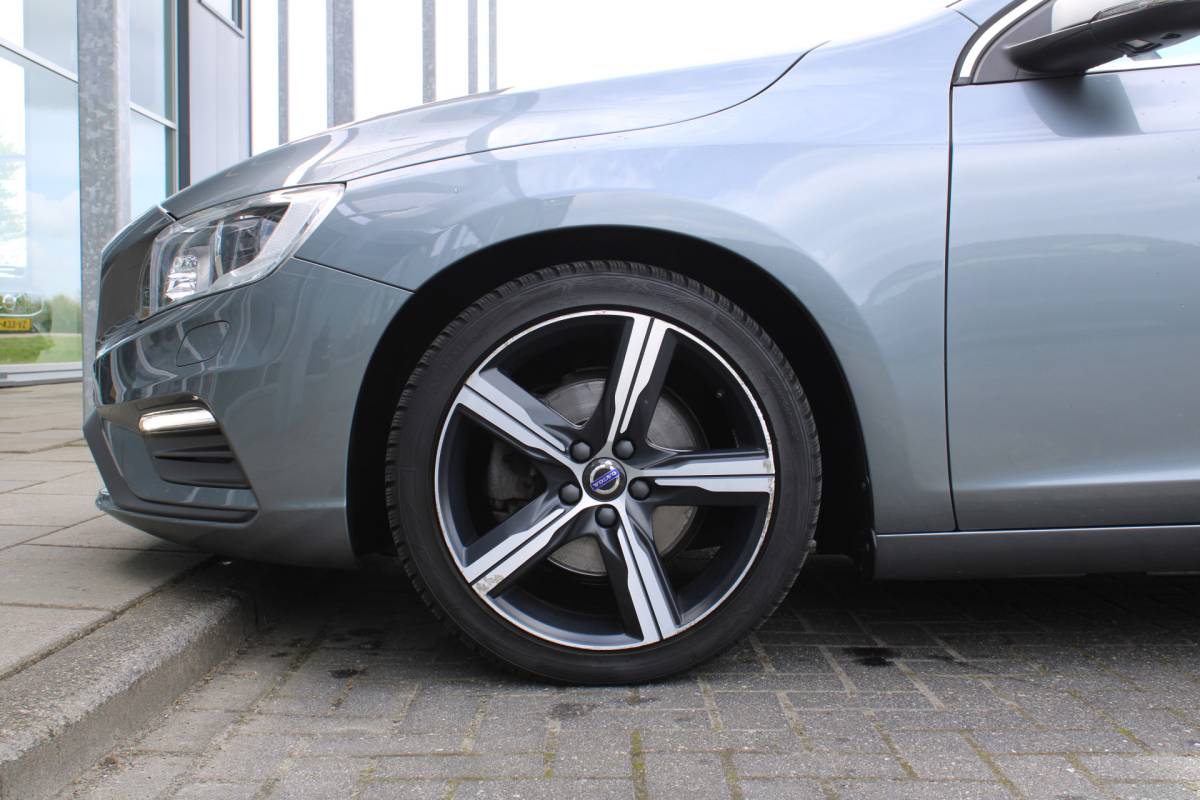 Volvo V60 Volvo V60 D4 191PK Business Sport | Org. NL | Verw. Voorstoelen | Cruise Control | Trekhaak | Navi | Clima |