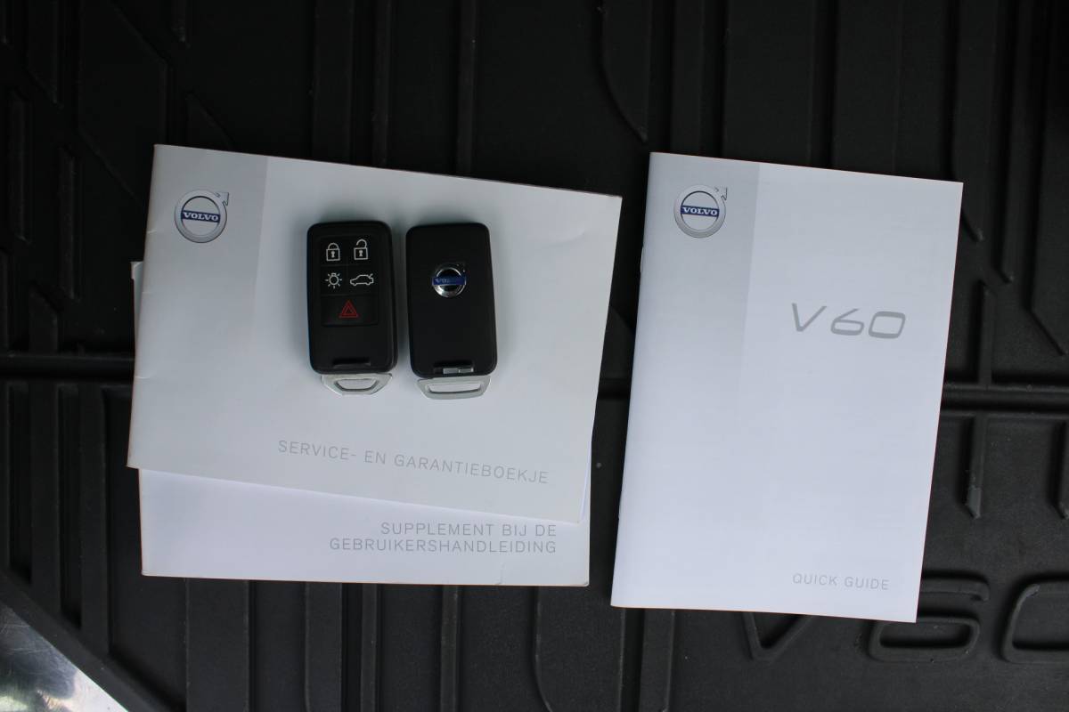 Volvo V60 Volvo V60 D4 191PK Business Sport | Org. NL | Verw. Voorstoelen | Cruise Control | Trekhaak | Navi | Clima |