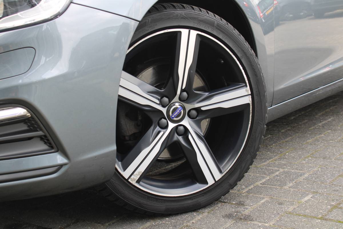 Volvo V60 Volvo V60 D4 191PK Business Sport | Org. NL | Verw. Voorstoelen | Cruise Control | Trekhaak | Navi | Clima |