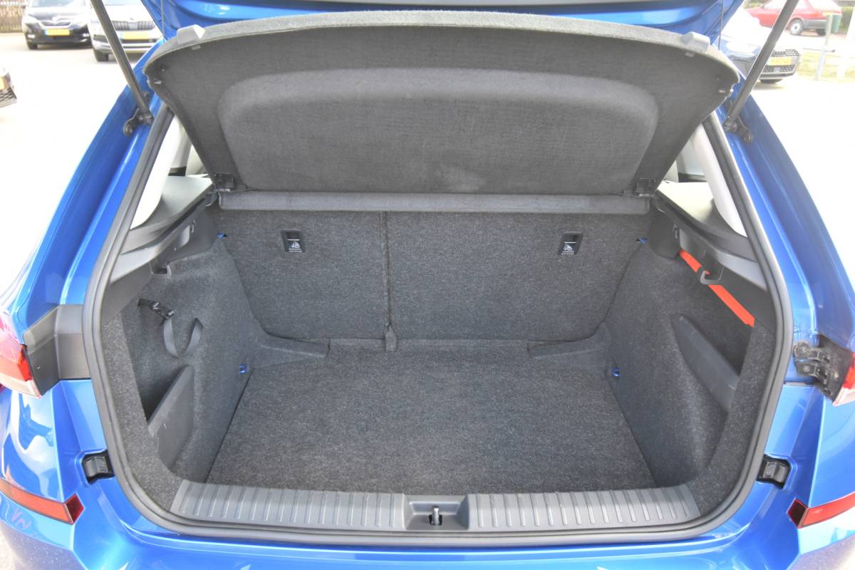 Škoda Kamiq ŠKODA Kamiq 1.0 TSI Ambition , TREKHAAK , NAVI VIA APP , LMV16 , PDC A ,