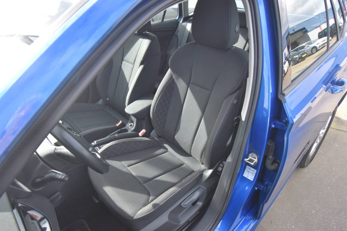 Škoda Kamiq ŠKODA Kamiq 1.0 TSI Ambition , TREKHAAK , NAVI VIA APP , LMV16 , PDC A ,