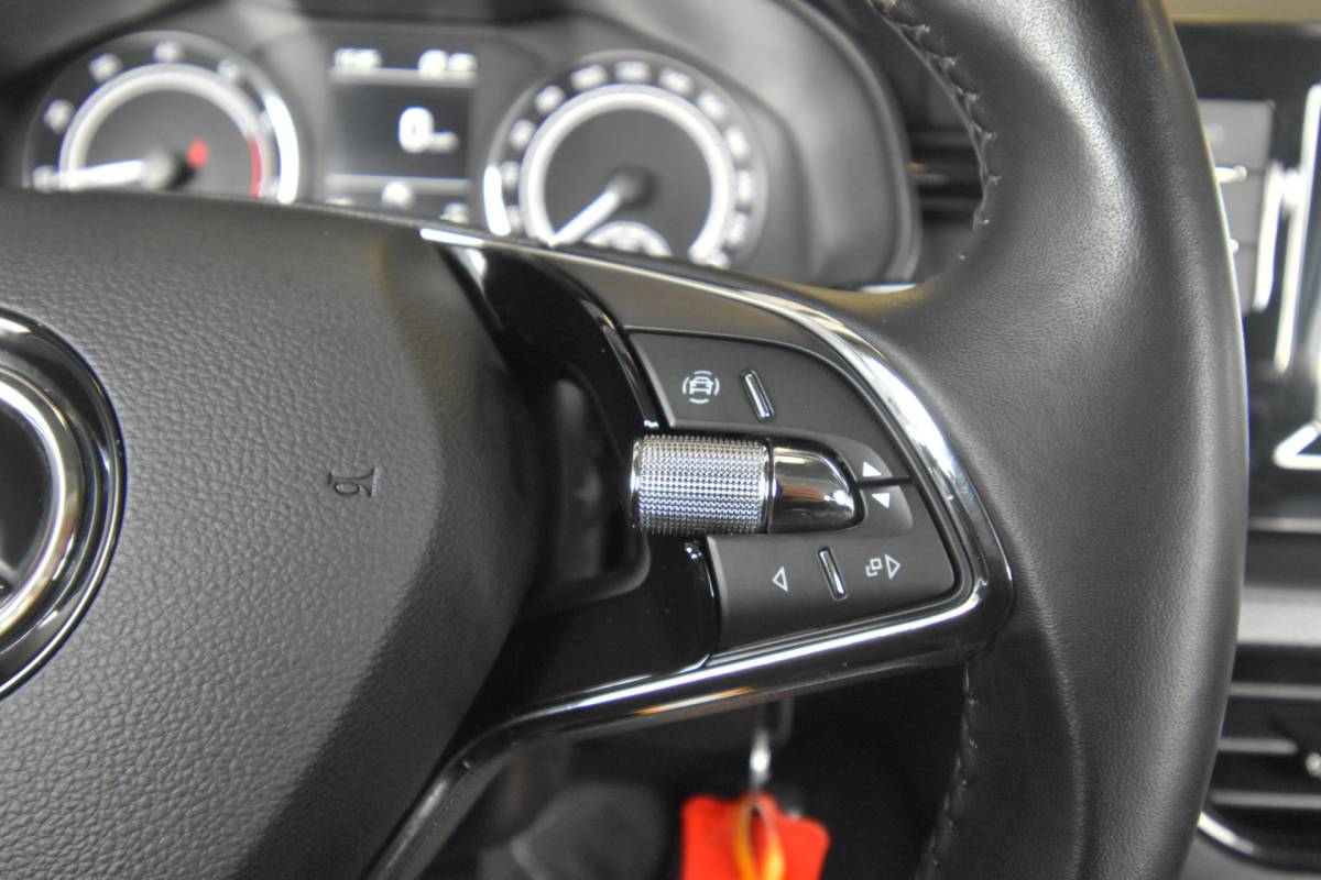 Škoda Kamiq ŠKODA Kamiq 1.0 TSI Ambition , TREKHAAK , NAVI VIA APP , LMV16 , PDC A ,