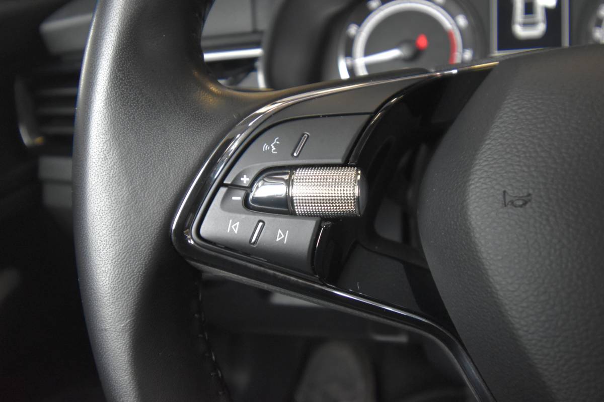 Škoda Kamiq ŠKODA Kamiq 1.0 TSI Ambition , TREKHAAK , NAVI VIA APP , LMV16 , PDC A ,