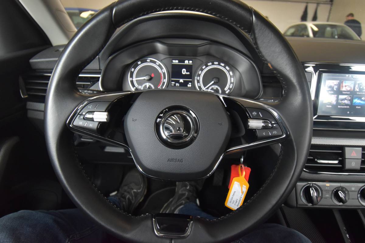 Škoda Kamiq ŠKODA Kamiq 1.0 TSI Ambition , TREKHAAK , NAVI VIA APP , LMV16 , PDC A ,