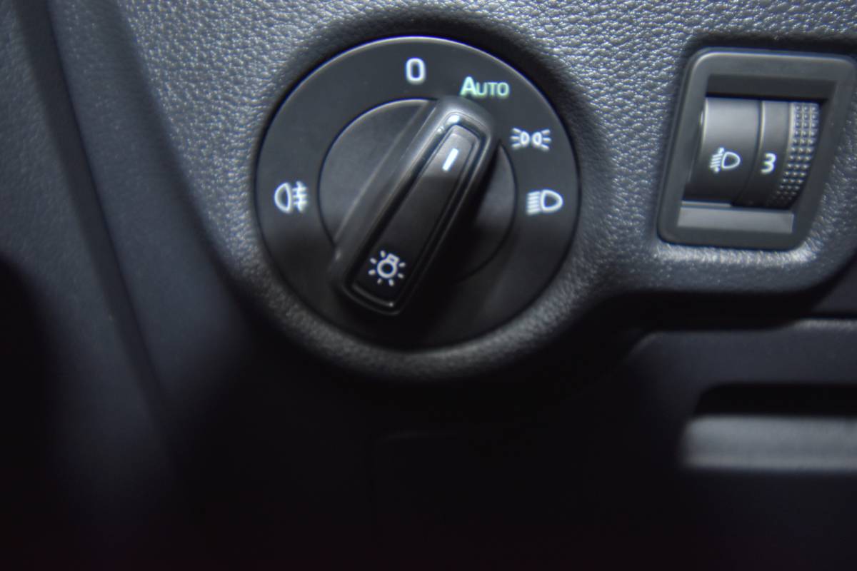 Škoda Kamiq ŠKODA Kamiq 1.0 TSI Ambition , TREKHAAK , NAVI VIA APP , LMV16 , PDC A ,