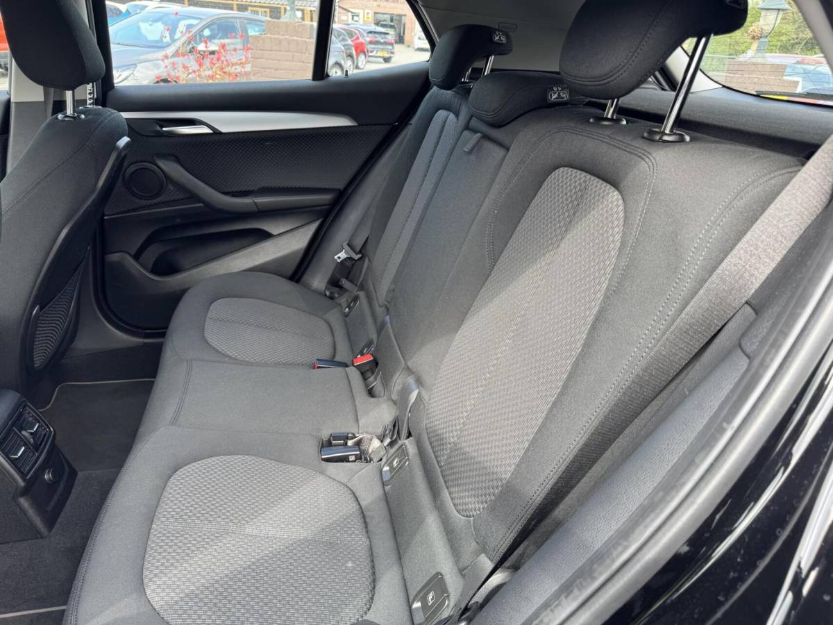 BMW X2 BMW X2 sDrive18i Executive automaat trekhaak stoelv boekjes