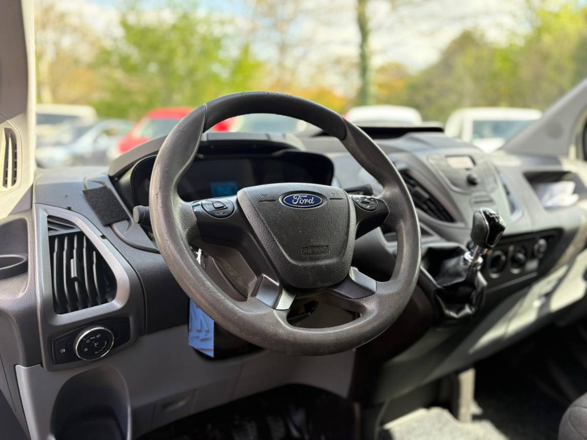 Ford Transit Custom Ford Transit Custom 290 2.0 TDCI L2H1 131PK EURO6|airco|trekhaak|bluetooth|imperiaal|elektrisch pakket|drie zitplaatsen