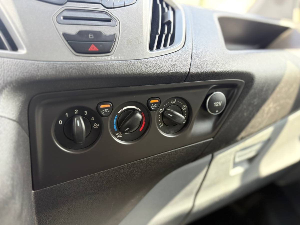 Ford Transit Custom Ford Transit Custom 290 2.0 TDCI L2H1 131PK EURO6|airco|trekhaak|bluetooth|imperiaal|elektrisch pakket|drie zitplaatsen