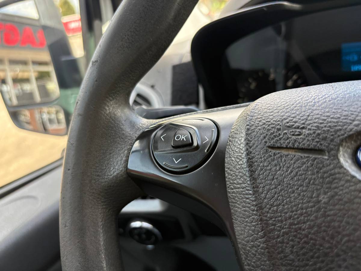 Ford Transit Custom Ford Transit Custom 290 2.0 TDCI L2H1 131PK EURO6|airco|trekhaak|bluetooth|imperiaal|elektrisch pakket|drie zitplaatsen