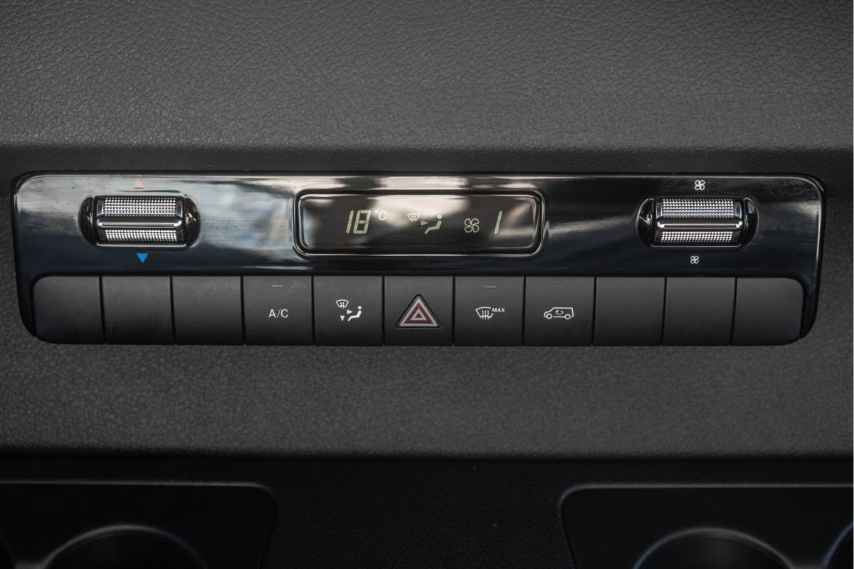 Mercedes-Benz Sprinter Mercedes-Benz Sprinter 315 CDI | 150 PK | Automaat | Bakwagen met laadklep | Zijdeur | Camera | Cruise | Mbux | Climatronic