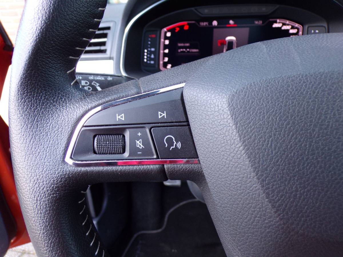 SEAT Arona SEAT Arona 1.0 TSI Xcellence Business Intense DSG Carplay/Android Trekhaak Camera Bomvol!!!
