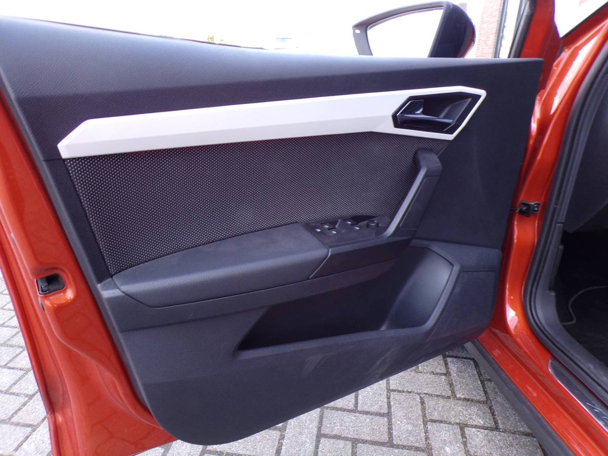 SEAT Arona SEAT Arona 1.0 TSI Xcellence Business Intense DSG Carplay/Android Trekhaak Camera Bomvol!!!